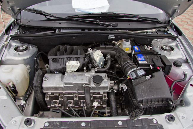 Lada Granta фото двигатель
